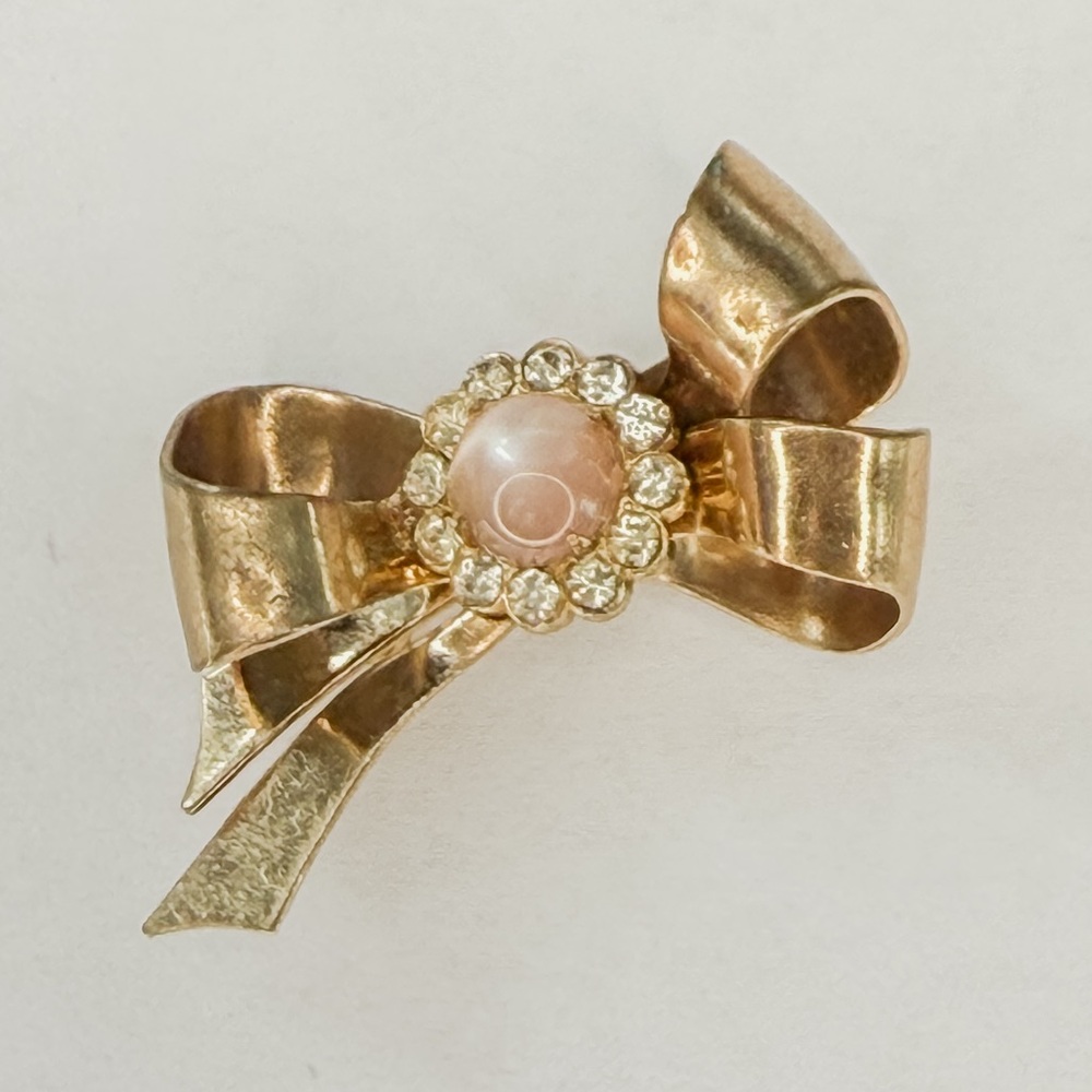 CORO Bow Brooch Faux Pink Pearl Clear Rhinestones Gold Tone Vintage 40s 50s